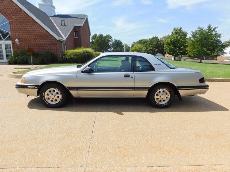 1988 Ford Thunderbird 15