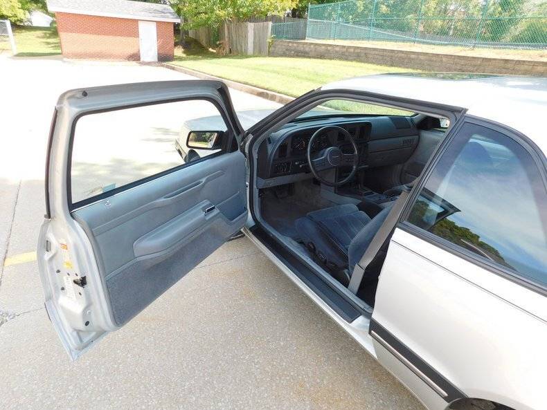 1988 Ford Thunderbird 77