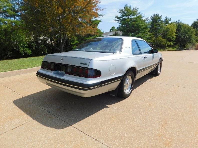 1988 Ford Thunderbird 25