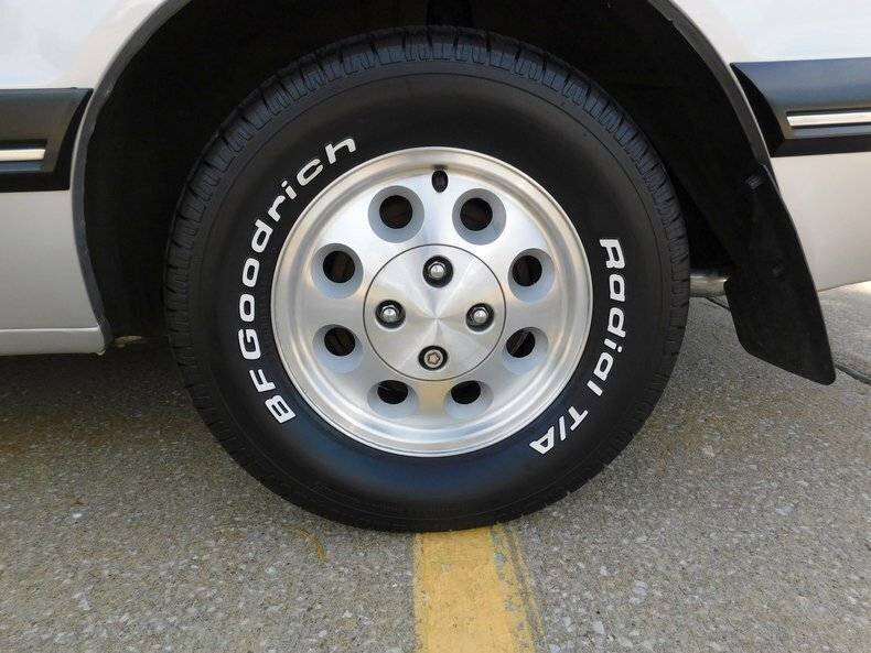 1988 Ford Thunderbird 49