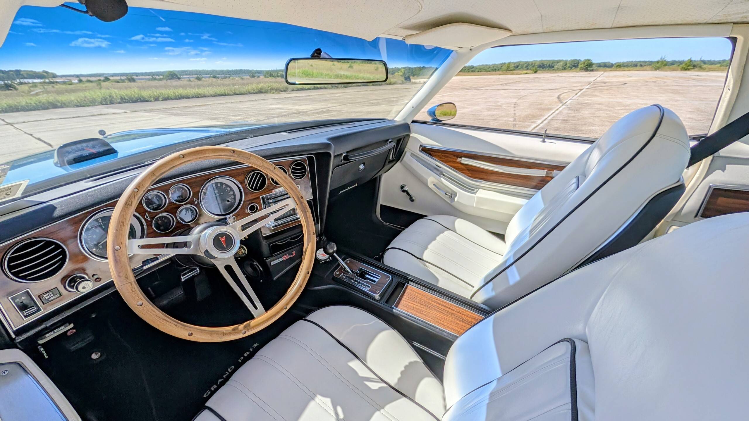 1976 Pontiac Gran Prix 16