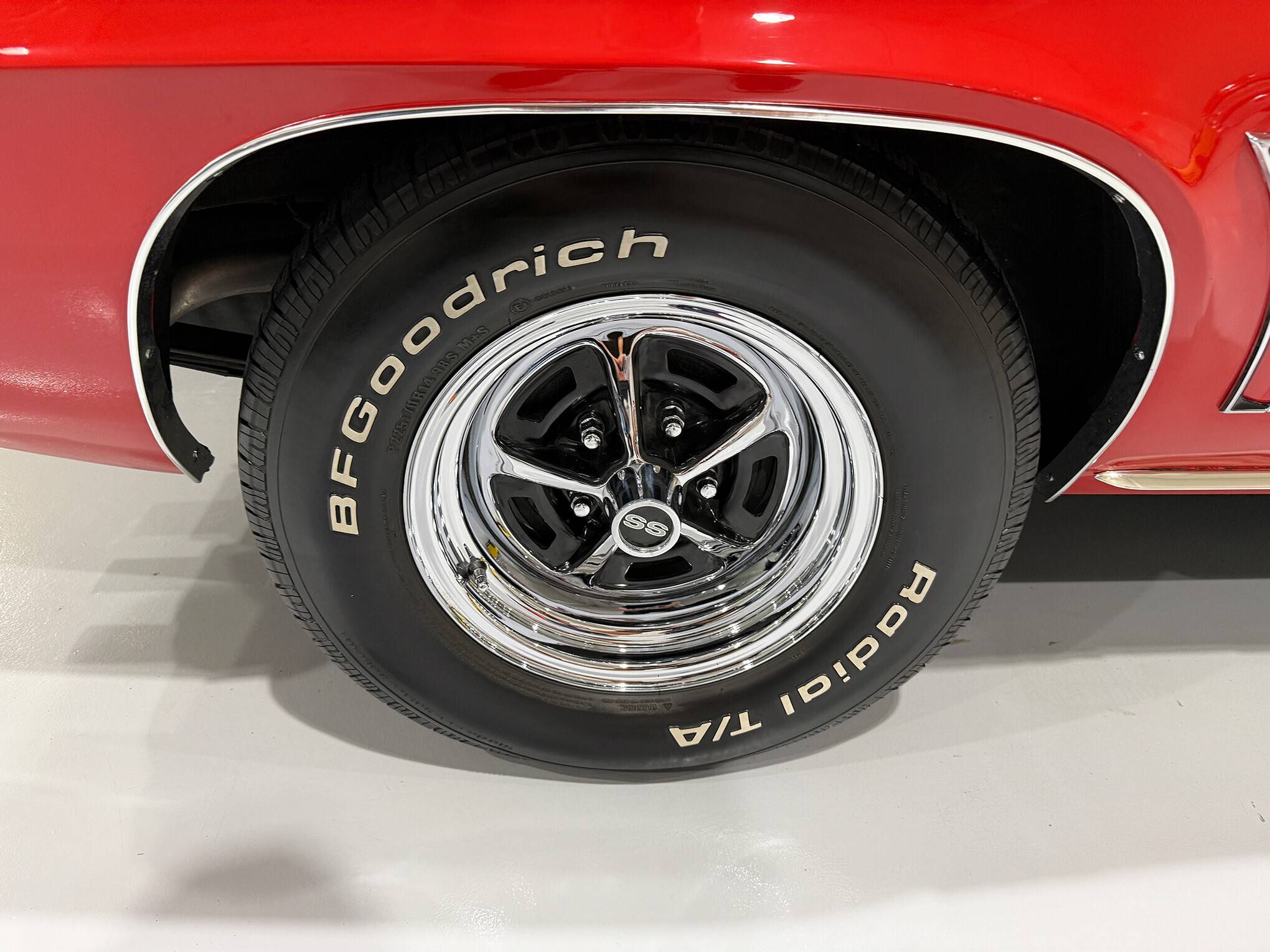1969 Chevrolet Camaro SS 14