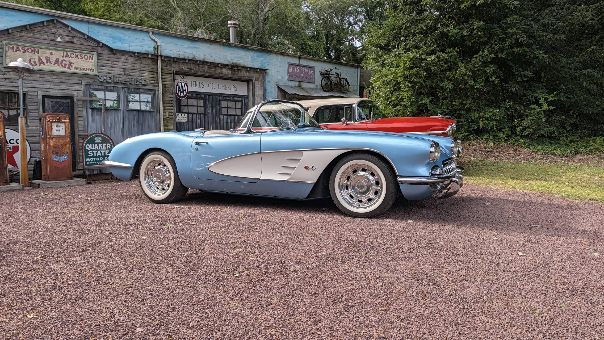1960 Chevrolet Corvette 4