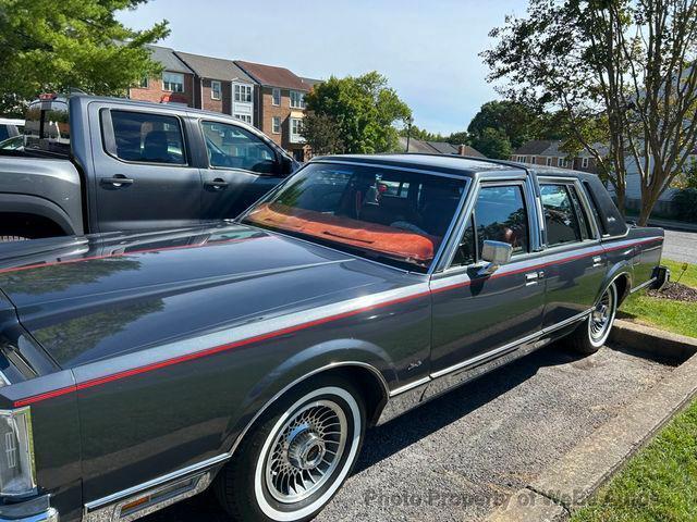 1984 Lincoln Town Car 1