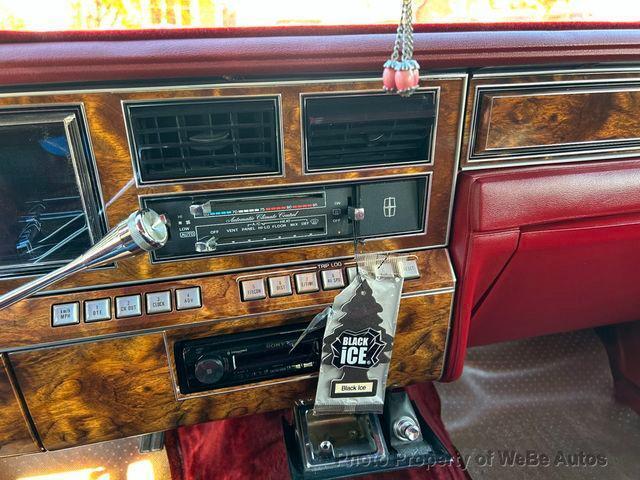1984 Lincoln Town Car 18
