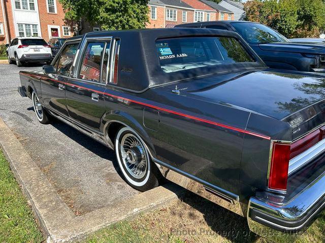 1984 Lincoln Town Car 3