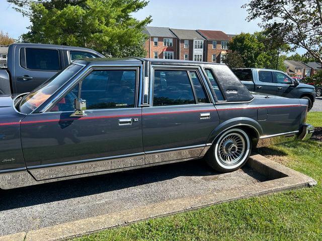 1984 Lincoln Town Car 7