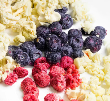 Gâteries de mélange de chou-fleur, bleuet et framboise lyophilisée pour chiens - Loopy Paws