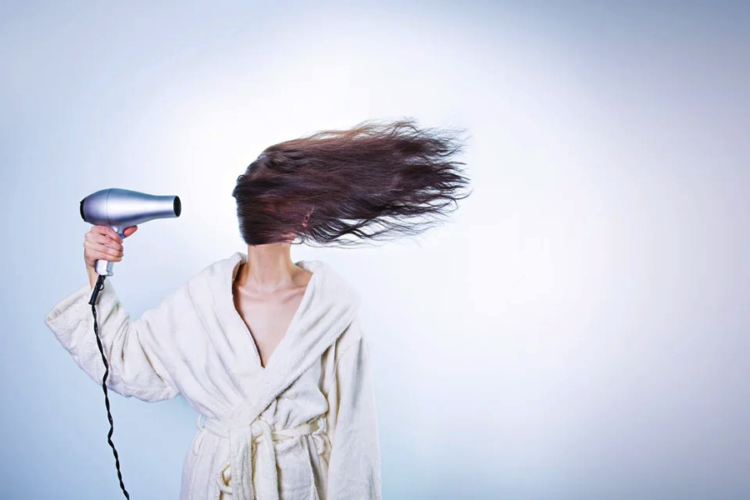 How to Style Your Hair Everyday Without Damaging It |