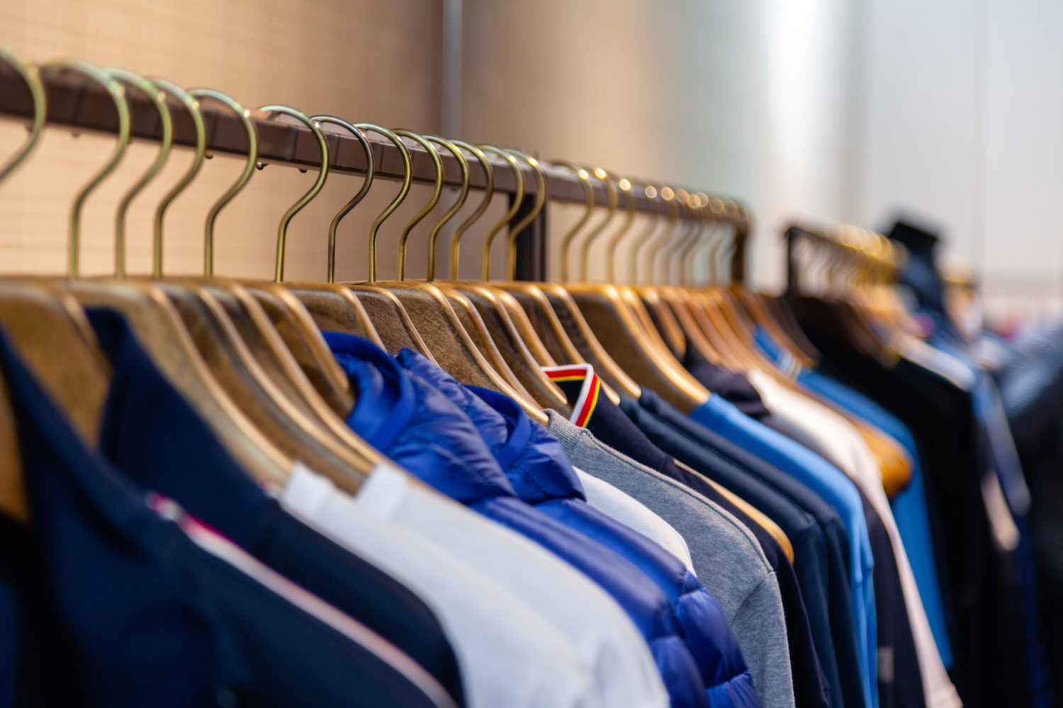 The Pros And Cons Of Shopping In Clothing Outlets - The Arcadia Online