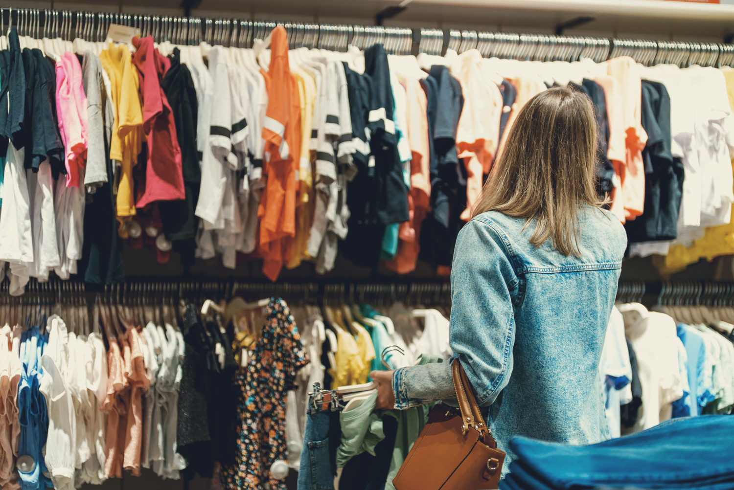 The Pros And Cons Of Shopping In Clothing Outlets - The Arcadia Online