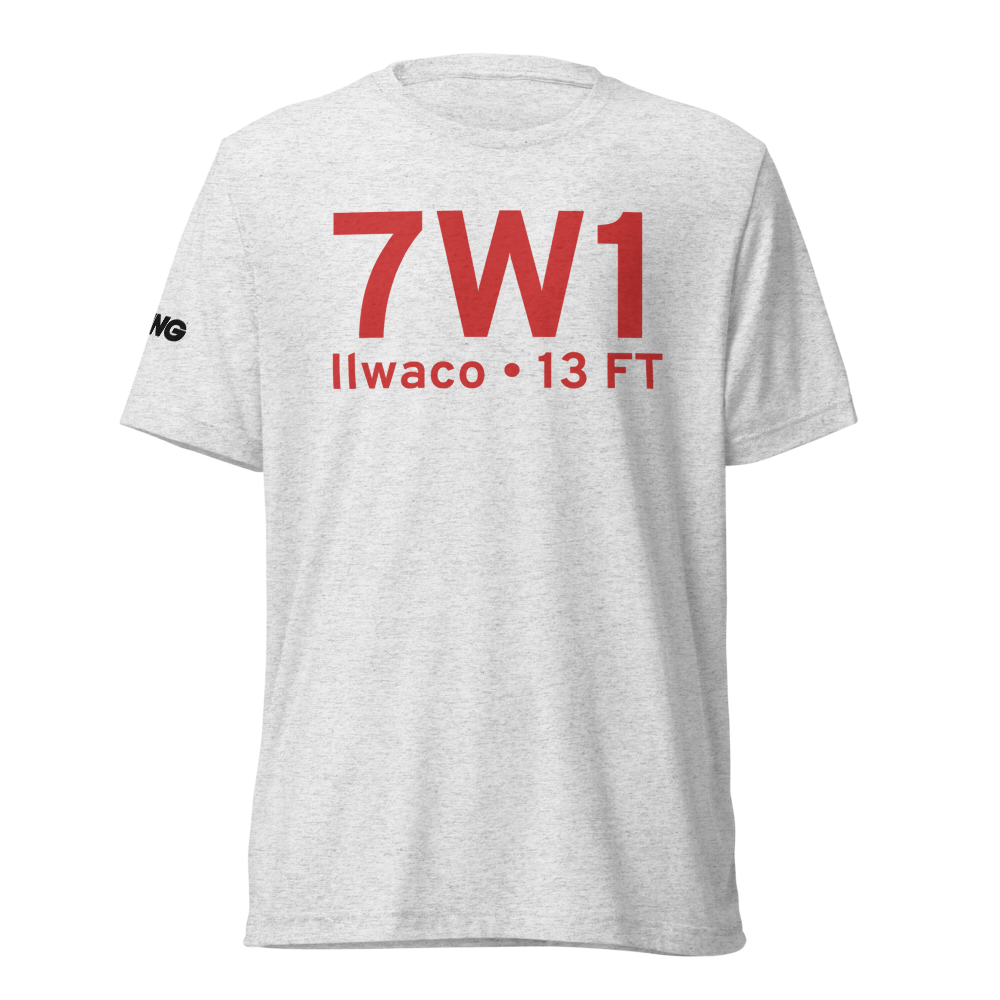 Ilwaco (7W1) Airport Tri-blend T-Shirt 