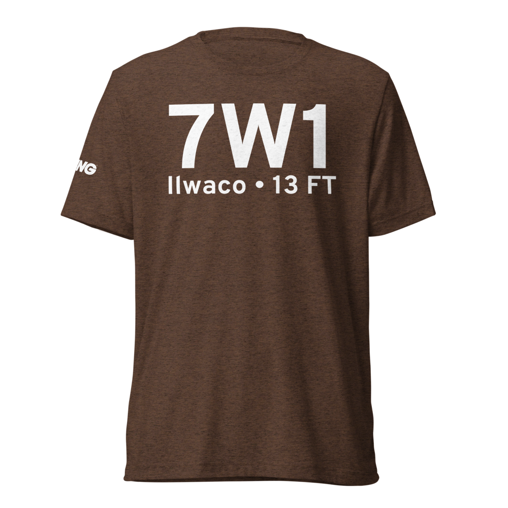 Ilwaco (7W1) Airport Tri-blend T-Shirt 