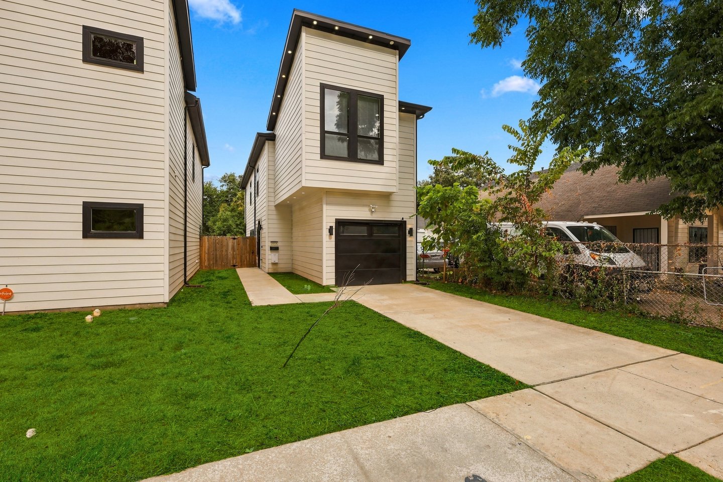 2215 Bethurum Avenue, Dallas, TX 75215