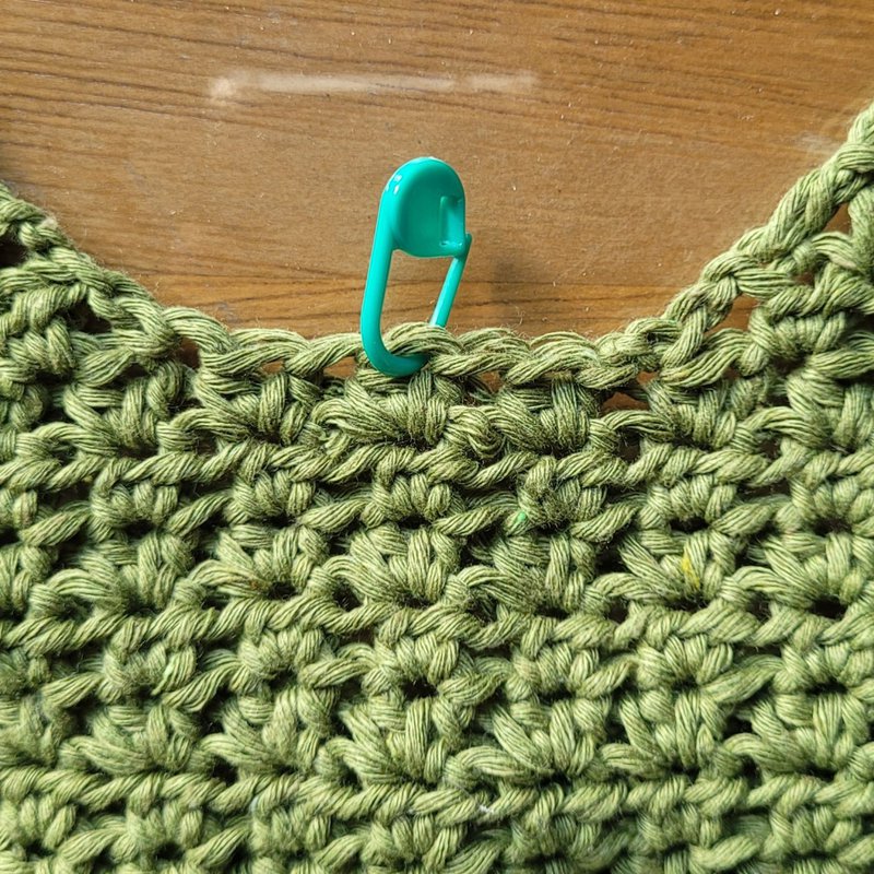 escote top de crochet