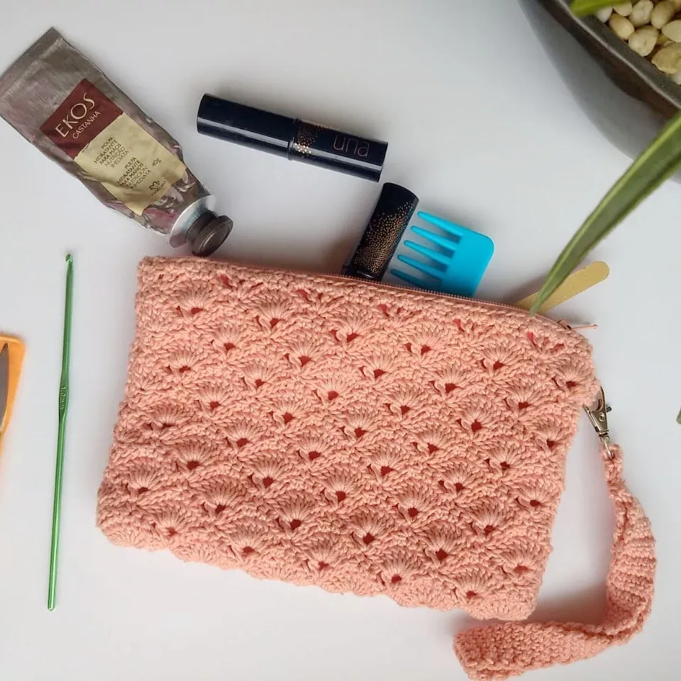 Free Crochet Pattern step by step: Clutch
