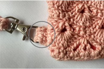 minitira-clutch-crochet.jpeg