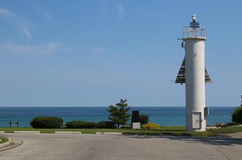Point Edward lighthouse - from Fort Street.