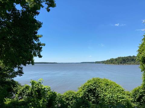 View of the Potomac River from Riverside Park.  The river is technically entirely within the bounds of Maryland.  (A separate hotspot for the waters exists.)