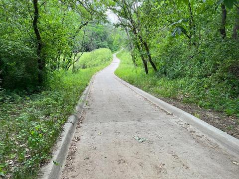 Short well paved trail from disc golf course to camp ground.