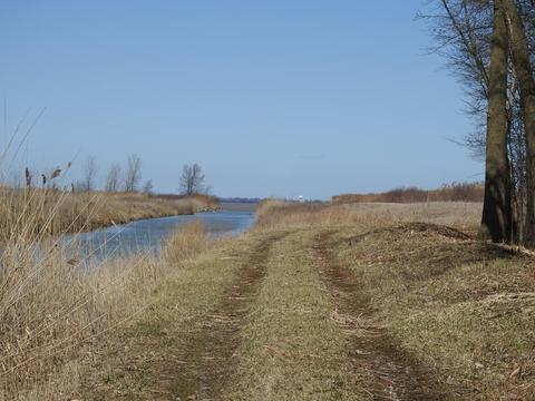 The trail leading to the second pump house and back ponds.