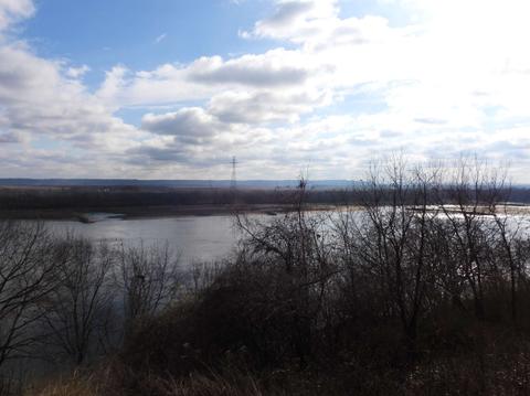 View of the Mississippi River from the bluff overlook trail.