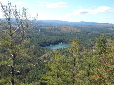 Echo Lake as viewed from Cathedral Ledge.
