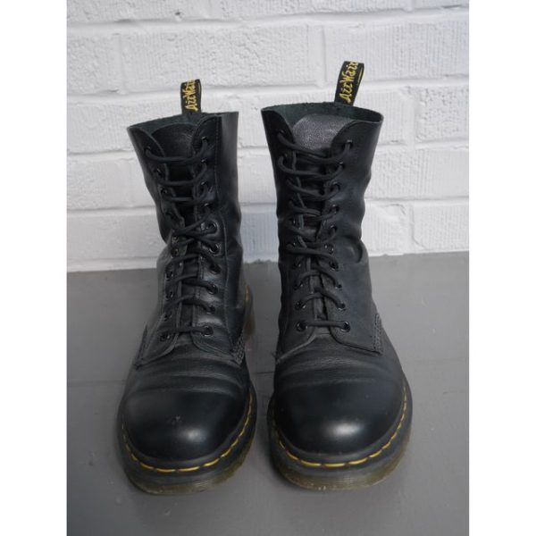 Featured image for Dr. Martens 1490 - 10 Eye Boot