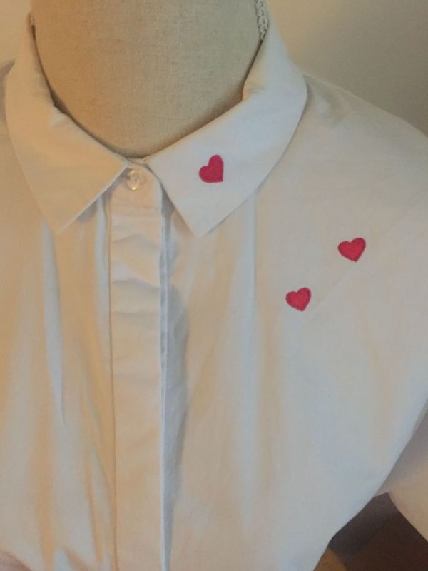 Featured image for Chemise blanche motifs coeurs