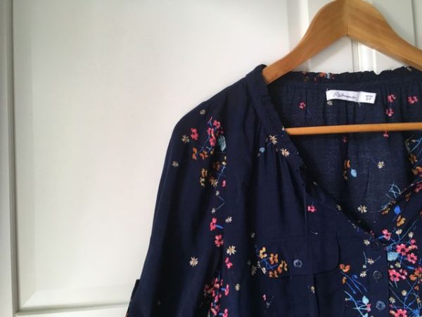 Featured image for Blouse marine fleurie