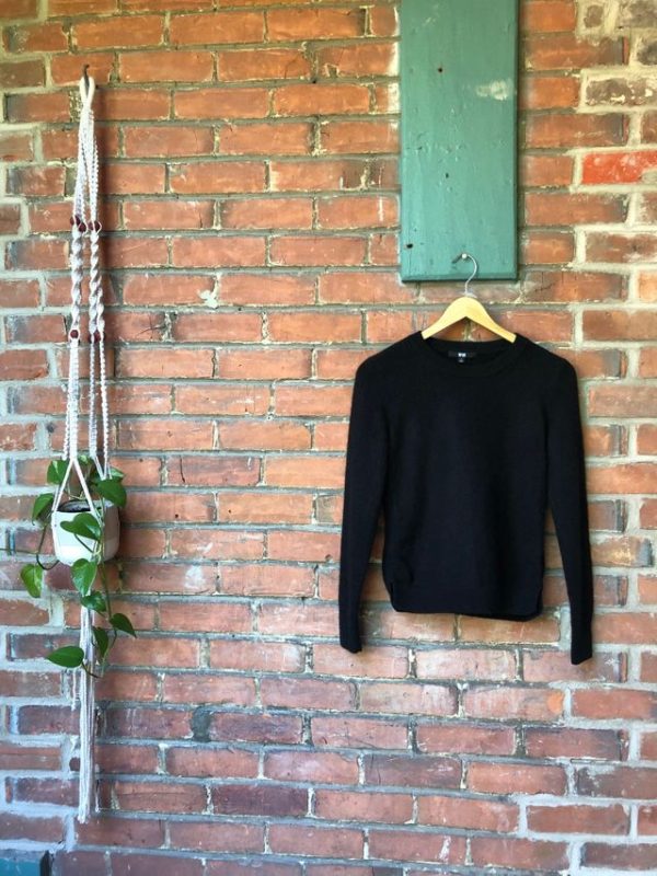Featured image for Pull en cachemire noir Uniqlo / Black cashmere sweater - S