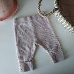 Featured thumbnail for Pantalon rose/beige 0-1 mois Zara avec bouton au cheville