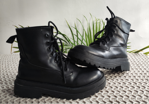 Featured image for Bottines militaires noires