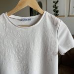 Featured thumbnail for T-Shirt blanc à motifs - Zara.