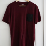 Featured thumbnail for T-shirt bourgogne avec poche en faux cuir