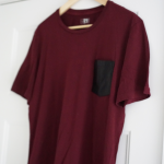 Thumbnail for T-shirt bourgogne avec poche en faux cuir