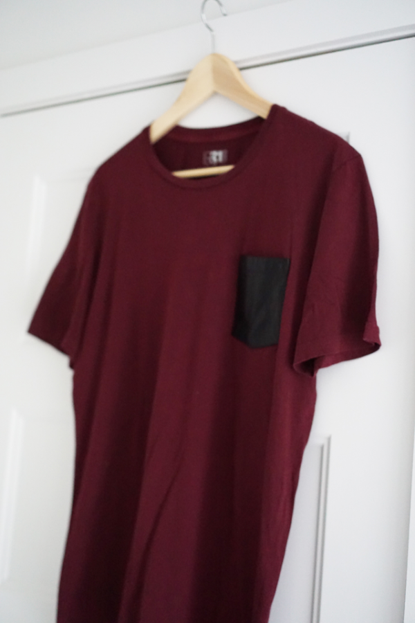 Image for T-shirt bourgogne avec poche en faux cuir