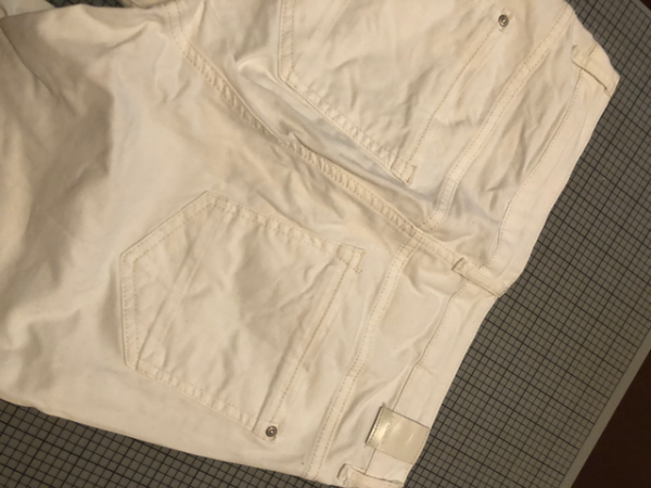 Featured image for Pantalons 3/4 blanc ivoire en coton stretch