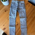 Featured thumbnail for Jeans gris Zara