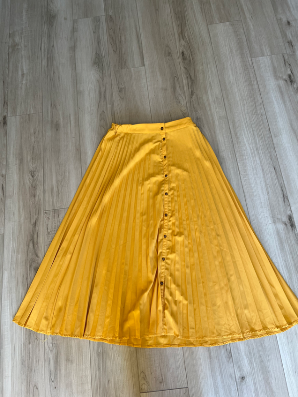 Featured image for Jupe plissée jaune womance