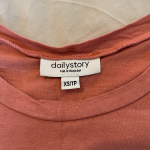 Thumbnail for Robe T-Shirt Dailystory