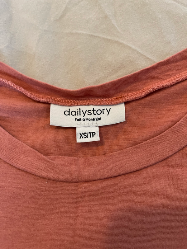 Image for Robe T-Shirt Dailystory