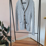 Featured thumbnail for Cardigan en tricot torsadé à devant boutonné