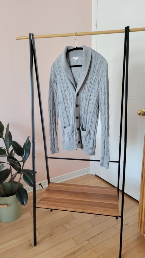 Featured image for Cardigan en tricot torsadé à devant boutonné