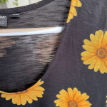 Thumbnail for Tshirt léger motif tournesol