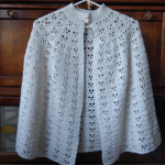 Featured thumbnail for Jolie Cape Fait main, Blanc Cassé