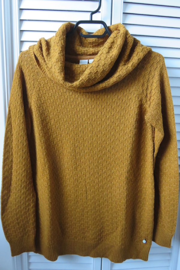 Image for Tricot avec grand col.