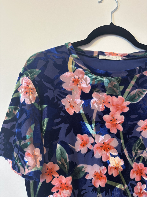 Image for Joli chandail fleuri zara