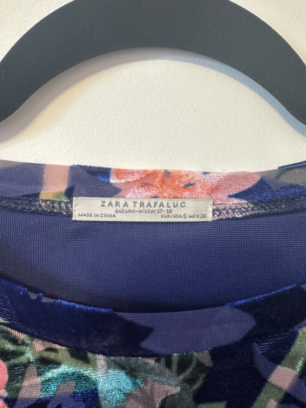 Image for Joli chandail fleuri zara