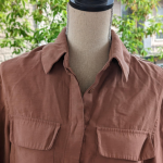 Thumbnail for Jolie chemise brun rouille décontractée de marque Dynamite